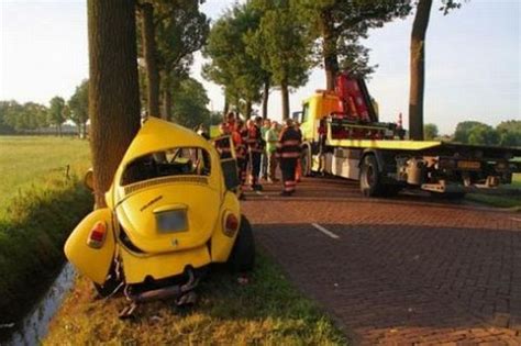 Vw Beetle Accident 4 Pics