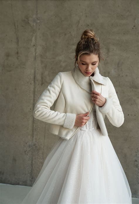 Fur coat wedding dress 60 photos - Astyledwedding.com