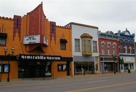 Crystal Plaza Cinema: World's Oldest Movie Theater | Old movies, Movie