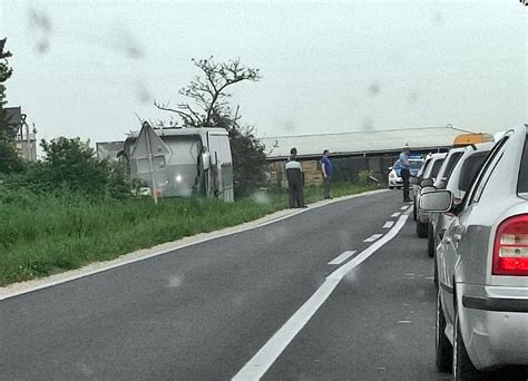 Autobus Sa Djecom Sletio Sa Puta Kod Bijeljine Bn