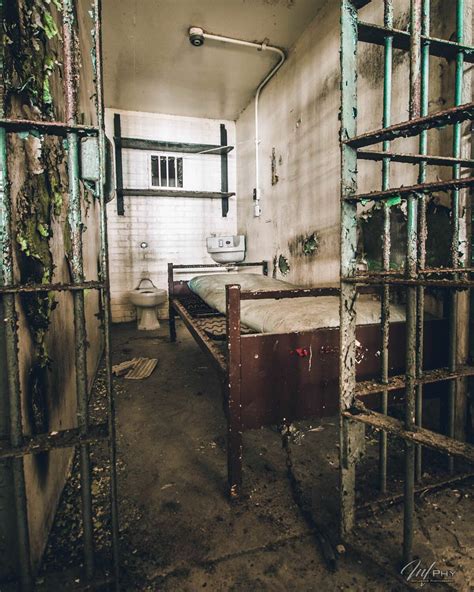 Inside The Abandoned Places Of Houston A Skyscraper Traphouse Prison