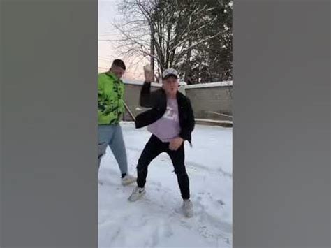 Игра в снежки - YouTube