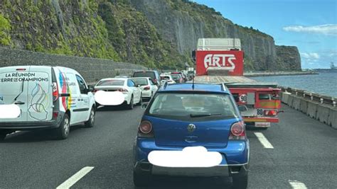 Accident sur la Route du littoral un véhicule sur le toit 4 km d