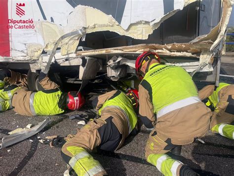 Un fallecido y cinco heridos en un accidente múltiple de la AP 7 en Nules