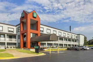 Book Comfort Suites Hotels in Humboldt, TN - Choice Hotels