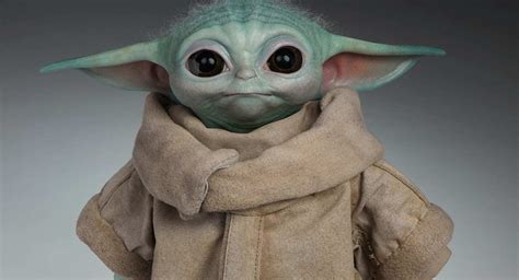 Esta figura de tamaño natural de Baby Yoda puede ser tuya por 350 o