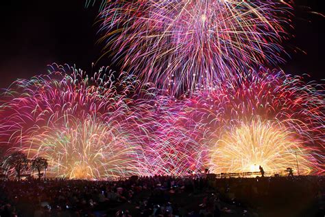 諏訪の夏に4年ぶりに帰ってきた！「諏訪湖祭湖上花火大会」、今年は公式有料駐車場の事前予約が可能に！ 八ヶ岳をガイドする ハチ旅