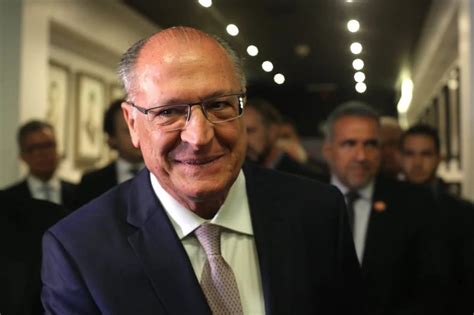 Alckmin diz que reforma tributária tem que ser feita neste ano