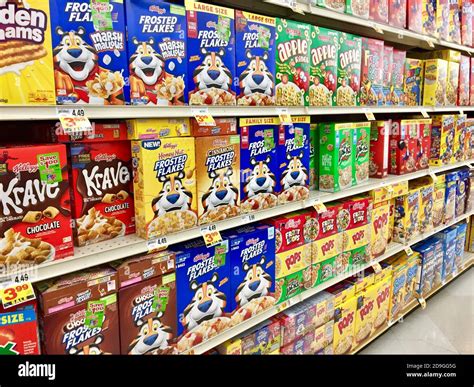 Cereal aisle hi-res stock photography and images - Alamy