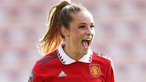 Ella Toone Man Utd Women All Time Leading Goalscorer Signs Contract