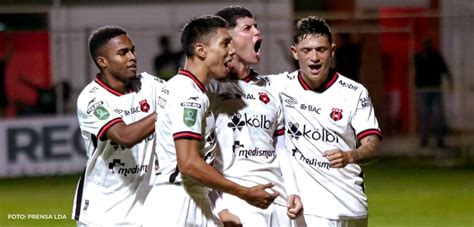 Alajuelense Remonta En Dos Minutos Y Se Lleva La Victoria De La Olla