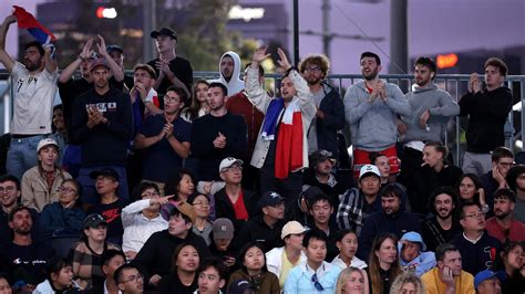 Están tan locos cómo los seguidores azules encienden Melbourne