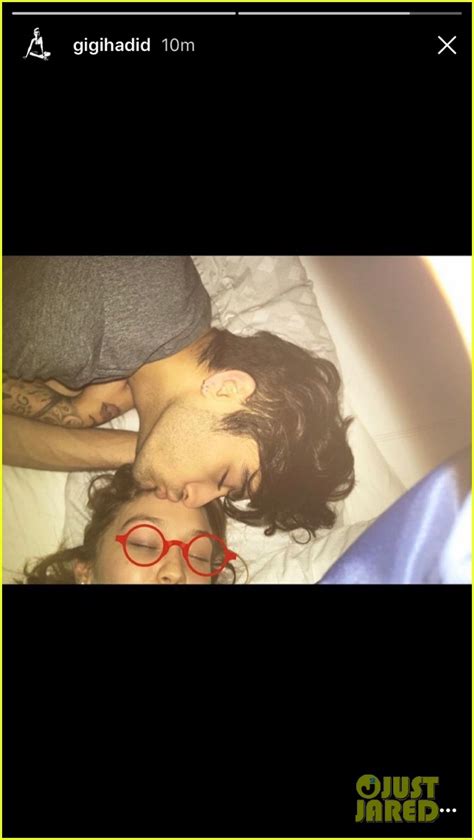 Zayn Malik Kisses Gigi Hadid In Cute New Instagram Pic Photo 3854590 Photos Just Jared