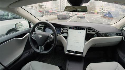 Tesla Retira Su Nueva Versión Beta De Conducción Autónoma Completa