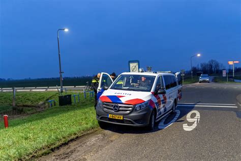 Fietser En Auto In Botsing Op Kruising Middenpolderweg Streefkerk