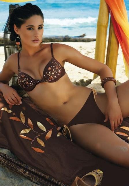 Sexy Hot Nargis Fakhri Bikini Pics
