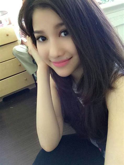 Anh trai Bảo Thy khoe bạn gái hot girl xinh hơn Tâm Tít