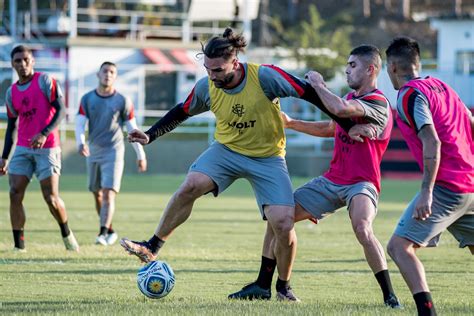 Reapresentação Do Vitória Tem Treino Com Bola Para Quem Não Foi Titular