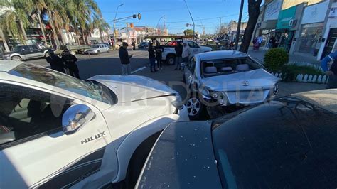 Impactante choque en Aristóbulo del Valle un vehículo volcó y el otro