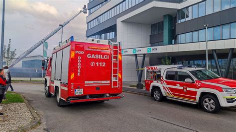 Foto Na Ulici Eve Lov E V Akciji Mariborski Gasilci