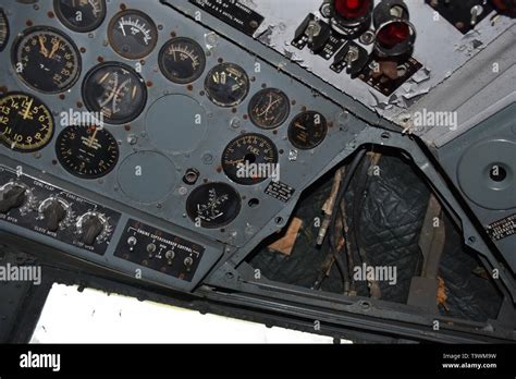 Cockpit douglas dc 6 hi-res stock photography and images - Alamy