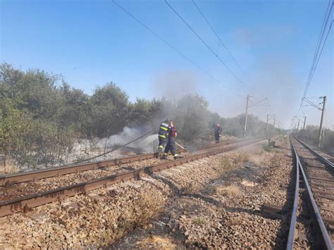 Incendiu De Vegeta Ie N Prahova La Inote Ti L Ng Calea Ferat N