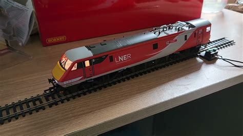 Hornby Class 91 Lner Review With Roads And Rails Dcc Sound Youtube