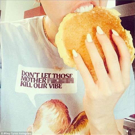 Miley Cyrus Eats Pancakes In Bed After Being Discharged From Hospital Daily Mail Online