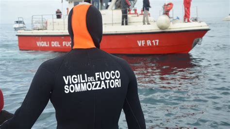 Dramma In Mare Al Monte Di Procida Ritrovato Morto Ragazzino Di