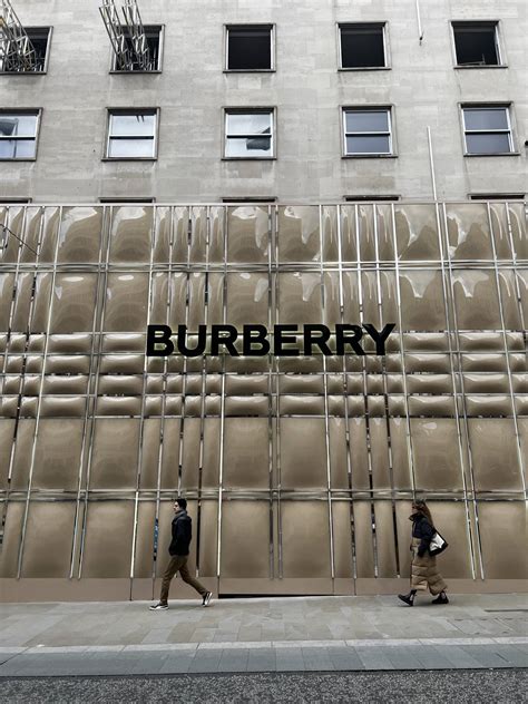 UK Reinstates VAT Refund Policies for Tourists - PurseBop