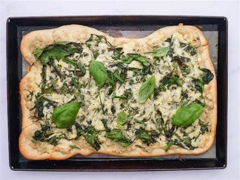 This Muslim Girl Bakes Creamy Spinach Garlic White Pizza