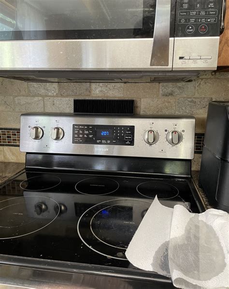 4 Hidden Signs Your Microwave Is Leaking Radiation