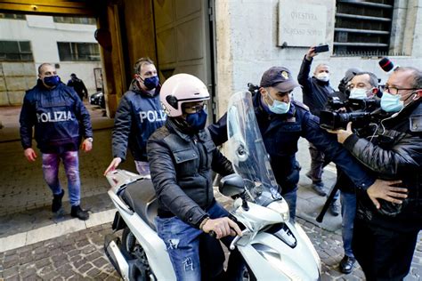 Rider Picchiato Fermati Quattro Minorenni Scooter Ritrovato Dalla