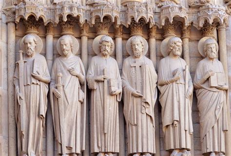 Six Statues Des Ap Tres Sur La Fa Ade Occidentale De Notre Dame Paris