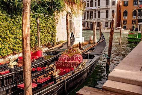 Should You Take A Gondola Ride In Venice