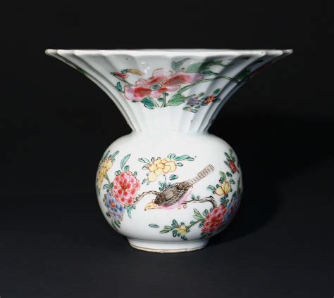 Chinese Porcelain Famille Rose Spittoon Qing Dynasty Qianlong Period