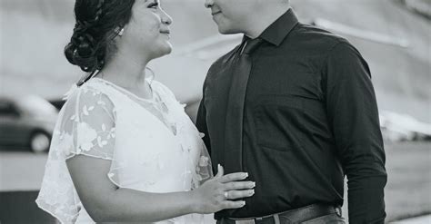 Portrait of Wedding Couple in Black and White · Free Stock Photo