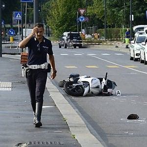 Milano Incidente All Alba Moto Travolge E Uccide Un Anziano La