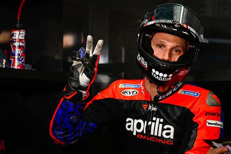 Aprilia Ofrece A Lorenzo Savadori Correr Tres Grandes Premios Super Moto