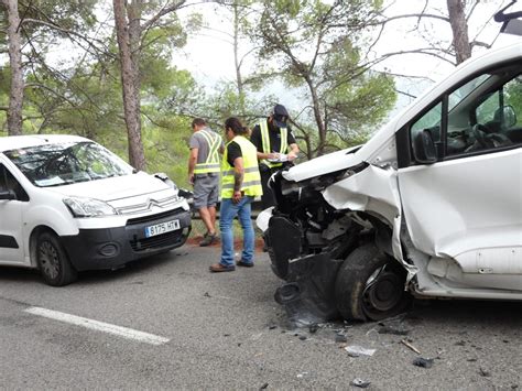 Accidente En Andratx Dos Furgonetas Colisionan En La Carretera A