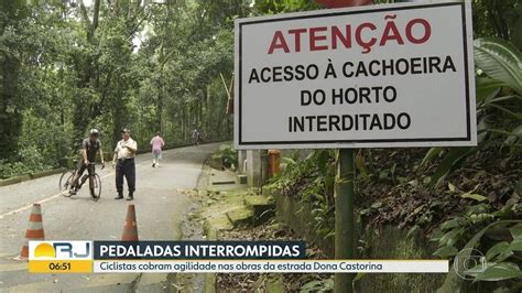 Ciclistas protestam e cobram agilidade nas obras de via que dá acesso