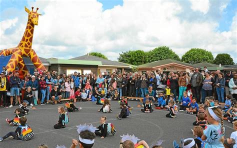 Un spectacle des enfants a amorcé la kermesse de lécole Marcel Aymé à