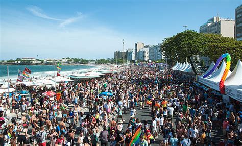 Parada Gay reúne cerca de 300 mil pessoas em Copacabana 13 10 2013