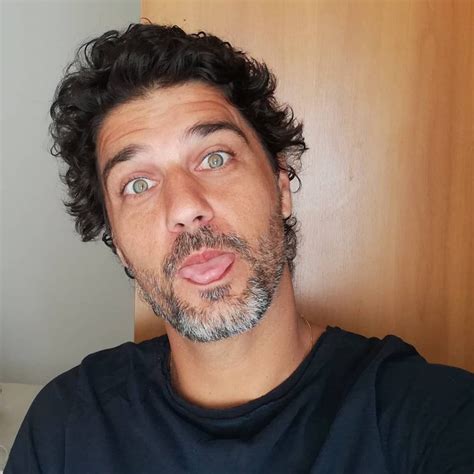 Um Monte De Nudes Bruno Cabrerizo Revela Que Recebe Fotos Ousadas De