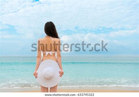 Back View Sexy Bikini Woman Standing写真素材633745322 Shutterstock
