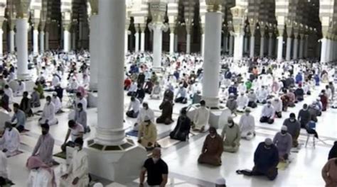 Shalat Tarawih Di Masjidil Haram Dan Masjid Nabawi Dipersingkat