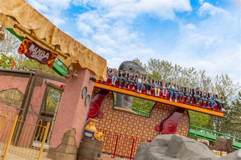 World Of Jumanji Opens At Chessington With 42mph Rollercoaster Daily Echo