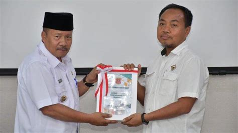 Bupati Andri Warman Serahkan LKPD 2022 Kepada BPK Sumbar Tribunpadang