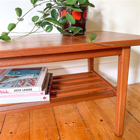 COFFEE TABLE WITH MAGAZINE RACK