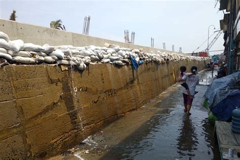 8000 Karung Pasir Disiapkan Untuk Atasi Banjir Dan Tanggul Jebol Di